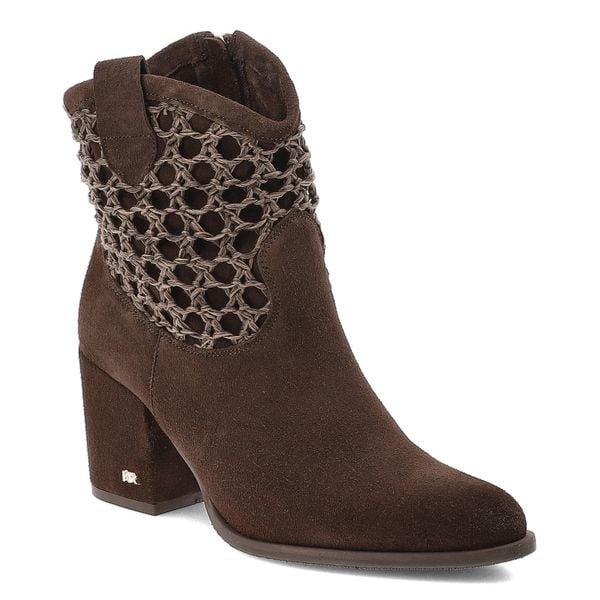 Botki damskie Karino, boho na obcasie zamszowe z noskiem w szpic za kostkę i na zamek, mokka, 5868-015. Brązowe botki Karino, w ażurowe wzory, z weluru, za kostkę, bez obcasa, na obcasie, bez zapięcia. Za 449,00 zł.