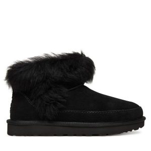 Śniegowce Ugg. Czarne buty zimowe Ugg, bez obcasa, bez zapięcia. Za 789,99 zł.