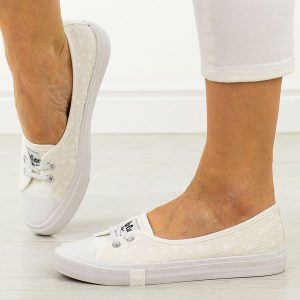 Białe tenisówki damskie Lee Cooper 3447. Białe balerinki Lee Cooper, bez wzorów, z tkaniny, bez obcasa, bez zapięcia. Za 149,00 zł.