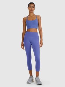 4F Legginsy treningowe 7/8 z wysokim stanem damskie - granatowe L. Niebieskie legginsy 4f, bez wzorów, z dzianiny, z podwyższonym stanem. Za 119,99 zł.