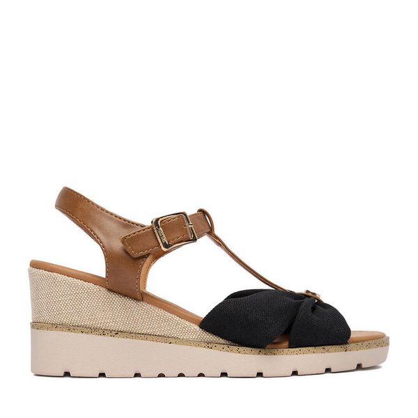 Sandały Beverly Hills Polo Club. Czarne sandały Beverly Hills Polo Club, bez wzorów, bez obcasa, na koturnie, bez zapięcia. Za 149,99 zł.