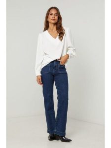 L'armoire de Suzette Bluzka w kolorze białym rozmiar: 38/40. Białe bluzki L'armoire de Suzette, l, bez wzorów, klasyczne, bez kołnierzyka, bez ramiączek. Za 69,99 zł.