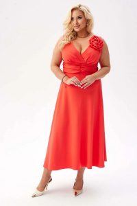 Elegancka sukienka Anna na wesele w kolorze papai PLUS SIZE XXL. Sukienki Moda Size Plus Iwanek, na imprezę, plus size, z aplikacjami, z elastanu, eleganckie, bez kołnierzyka, plus size, bez ramiączek, midi, kopertowe. Za 369,90 zł.