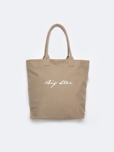 Torebka damska z tkaniny jasnobrązowa RR574235 801. Brązowe shopper bag Big Star, bez wzorów, z tkaniny, na ramię, bez dodatków. Za 129,99 zł.