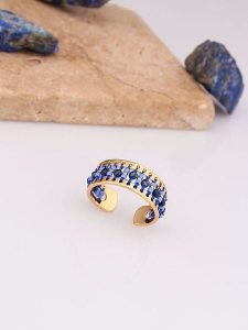 Charlize Pozłacany pierścionek z lapis lazuli i kamieniami ozdobnymi rozmiar: onesize. Niebieskie pierścionki Charlize, z lazurytem, pozłacane. Za 100,28 zł.