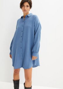 Długa bluzka muślinowa oversize. Niebieskie bluzki bonprix, bez wzorów, bez kołnierzyka, bez ramiączek. Za 124,99 zł.