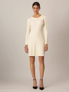 APART Sukienka dzianinowa w kolorze kremowym rozmiar: 42. Brązowe sukienki Apart, bez wzorów, z dzianiny, bez kołnierzyka, bez ramiączek, midi. Za 279,95 zł.