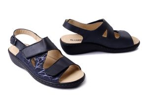 DR. BRINKMANN 710217-05 blau, sandały damskie. Niebieskie sandały Dr. Brinkmann, bez wzorów, ze skóry, bez obcasa, bez zapięcia. Za 244,93 zł.