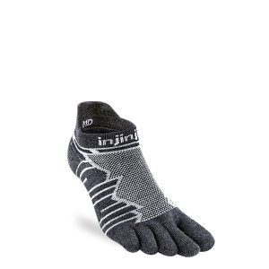 Skarpety do biegania Injinji Ultra Run No-Show Wool. Czarne skarpetki Injinji, bez wzorów. Za 102,99 zł.