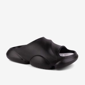 Klapki damskie Coqui. Czarne klapki Coqui, bez wzorów, bez obcasa. Za 125,99 zł.