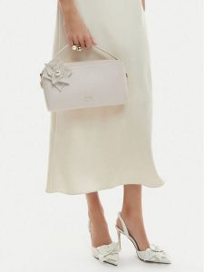 GINO ROSSI Torebka EO-ROSE-LA224-19650 Biały. Białe torebki klasyczne Gino Rossi, bez wzorów, ze skóry, bez dodatków. Za 299,99 zł.