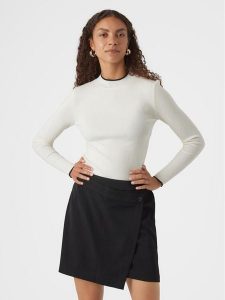 Vero Moda Sweter Flouncy 10299604 Écru Slim Fit. Swetry klasyczne Vero Moda, xl, z syntetyku, bez kołnierzyka. Za 79,99 zł.