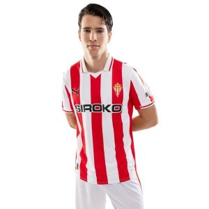 Oficjalna koszulka piłkarska Puma dla dorosłych Real Sporting de Gijón Footba. Czerwone bluzki SIROKO, bez wzorów, sportowe, bez kołnierzyka, bez ramiączek. Za 340,00 zł.