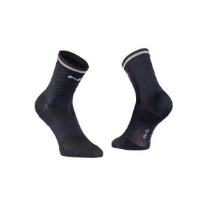 Skarpety rowerowe NORTHWAVE CLASSIC SOCK. Czarne skarpetki Northwave, bez wzorów. Za 30,00 zł.