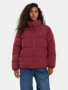 Tommy Jeans Kurtka puchowa Regatta DW0DW18827 Czerwony Regular Fit. Czerwone kurtki Tommy Jeans, xxs, bez wzorów, z jeansu, bez kaptura. Za 579,99 zł.