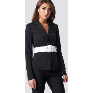 NA-KD Trend Marynarka z detalami - Black. Marynarki i żakiety marki NA-KD Trend. W wyprzedaży za 97,18 zł.