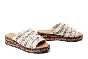 RIEKER 629X8-60 beige, klapki damskie. Brązowe klapki Rieker, bez wzorów, bez obcasa. Za 319,90 zł.