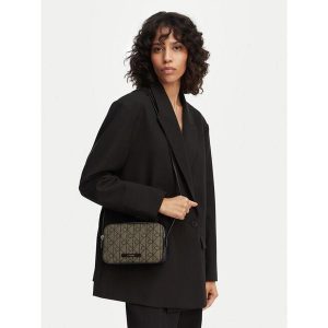 Torebka Calvin Klein. Brązowe listonoszki Calvin Klein, bez wzorów, bez dodatków. Za 449,99 zł.