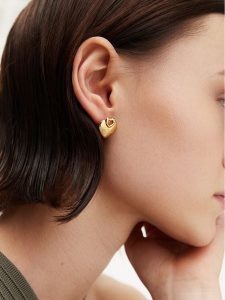 Guess Kolczyki JUBE05 218JW Złoty. Żółte kolczyki Guess, metalowe. Za 109,99 zł.