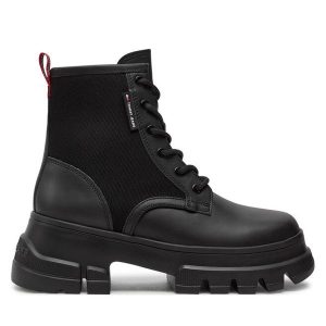 Trapery Tommy Jeans. Czarne buty zimowe Tommy Jeans, z jeansu, bez obcasa, bez zapięcia. Za 599,99 zł.