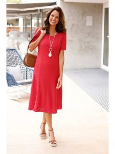 WITT WEIDEN Sukienka w kolorze czerwonym rozmiar: 22. Czerwone sukienki WITT WEIDEN, na co dzień, bez wzorów, bez kołnierzyka, bez ramiączek, midi, proste. Za 65,23 zł.