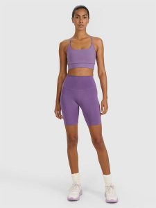 4F Legginsy kolarki treningowe damskie - fioletowe XL. Czerwone legginsy 4f, bez wzorów, z dzianiny, z podwyższonym stanem, krótkie. Za 99,99 zł.
