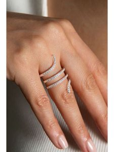Heliophilia Srebrny pierścionek z cyrkoniami rozmiar: onesize. Szare pierścionki Heliophilia, z cyrkonią, srebrne. Za 175,95 zł.
