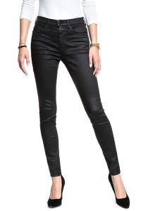 WRANGLER HIGH RISE SKINNY COATED BLACK W27HWT067 112128139. Czarne rurki Wrangler, z jeansu. W wyprzedaży za 99,99 zł.