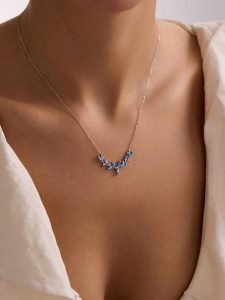 Heliophilia Srebrny naszyjnik - dł. 42 cm rozmiar: onesize. Niebieskie naszyjniki Heliophilia, srebrne. Za 100,99 zł.