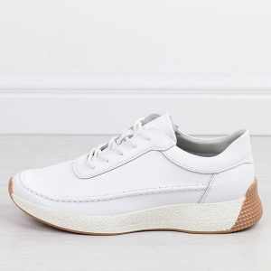 Białe skórzane półbuty damskie Sergio Leone sp013A. Białe półbuty Sergio Leone, na jesień, bez wzorów, ze skóry, z okrągłym noskiem, bez obcasa, bez zapięcia. Za 209,00 zł.