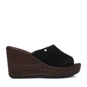 Klapki Lasocki. Czarne klapki Lasocki, bez wzorów, bez obcasa. Za 179,99 zł.