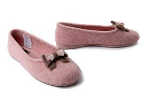 MANITU 340083-42 rosa, kapcie damskie. Czerwone kapcie Manitu, bez wzorów, z polaru. Za 174,90 zł.