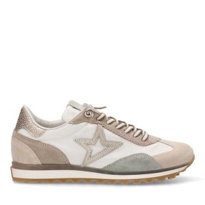 Buty CETTI C1259SRA B V25 Biały. Białe buty sportowe QUERCETTI, bez wzorów, ze skóry, bez zapięcia. Za 407,99 zł.