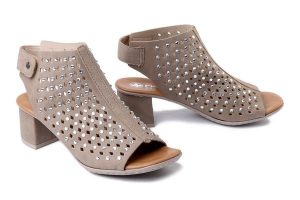 RIEKER 64777-64 beige, sandały damskie. Brązowe sandały Rieker, bez wzorów, bez obcasa, bez zapięcia. Za 319,90 zł.