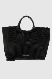 VALENTINO Duża czarna plisowana shopperka river re z saszetką. Czarne nerki i saszetki Valentino by Mario Valentino, bez wzorów. W wyprzedaży za 699,99 zł.