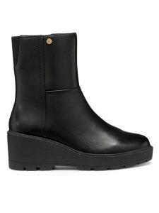 Geox Botki D Miereille D563VA 00043 C9999 Czarny. Czarne botki Geox, bez wzorów, ze skóry, bez obcasa, na koturnie, bez zapięcia. Za 539,99 zł.