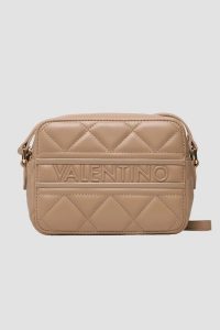 VALENTINO Beżowa damska torebka Ada. Brązowe listonoszki Valentino by Mario Valentino, bez wzorów, ze skóry ekologicznej, bez dodatków. W wyprzedaży za 219,99 zł.