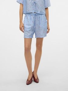 Vero Moda Szorty w kolorze błękitnym rozmiar: M. Niebieskie szorty Vero Moda, bez wzorów, z podwyższonym stanem. Za 90,45 zł.