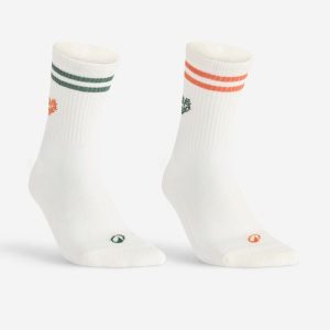 Skarpety sportowe RS300 wysokie 2 pary limitowana edycja. Skarpetki DECATHLON, bez wzorów, z bawełny. Za 34,99 zł.