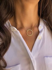 Taboo Pozłacany naszyjnik z elementem ozdobnym - dł. 50 cm rozmiar: onesize. Żółte naszyjniki Taboo, pozłacane. Za 104,39 zł.