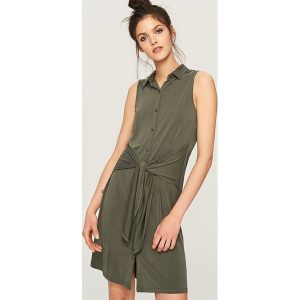 Sukienka z kołnierzem - Khaki. Sukienki marki Reserved. W wyprzedaży za 59,99 zł.