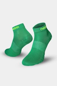 Bezszwowe skarpety oddychające Nessi Sportswear. Zielone skarpetki NESSI SPORTSWEAR, bez wzorów, z bawełny. Za 59,90 zł.