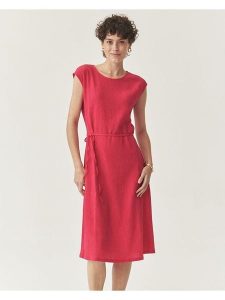 TATUUM Sukienka w kolorze różowym rozmiar: 38. Różowe sukienki Tatuum, bez wzorów, z tkaniny, bez kołnierzyka, bez ramiączek, midi. Za 134,45 zł.