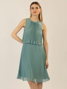 APART Sukienka w kolorze zielonym rozmiar: 38. Zielone sukienki Apart, bez wzorów, bez kołnierzyka, bez ramiączek, midi. Za 217,99 zł.