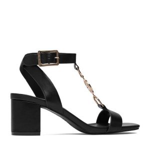 Sandały Beverly Hills Polo Club. Czarne sandały Beverly Hills Polo Club, bez wzorów, bez obcasa, na słupku, bez zapięcia. Za 199,99 zł.