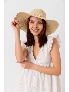 Lucky Bees Kapelusz przeciwsłoneczny w kolorze kremowym rozmiar: onesize. Brązowe kapelusze Lucky Bees, bez wzorów, z materiału. Za 78,99 zł.