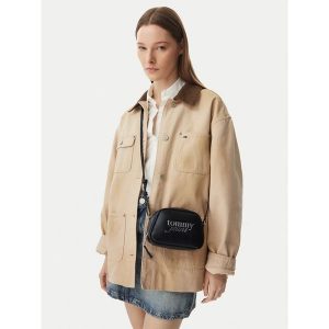 Torebka Tommy Jeans. Czarne listonoszki Tommy Jeans, bez wzorów, z jeansu, bez dodatków. Za 369,99 zł.