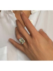 Les Petites Précieuses Pozłacany pierścionek z cyrkoniami i ametystem rozmiar: 52. Zielone pierścionki Les Petites Précieuses, z ametystem, pozłacane. Za 260,99 zł.