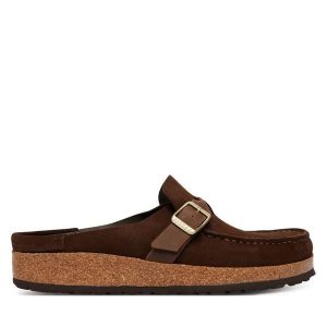 Klapki Birkenstock. Brązowe klapki Birkenstock, bez wzorów, bez obcasa. Za 499,99 zł.