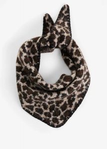 Chusta z dzianiny ze wzorem w panterkę. Brązowe apaszki i chusty bonprix, bez wzorów, z dzianiny, eleganckie. Za 74,99 zł.